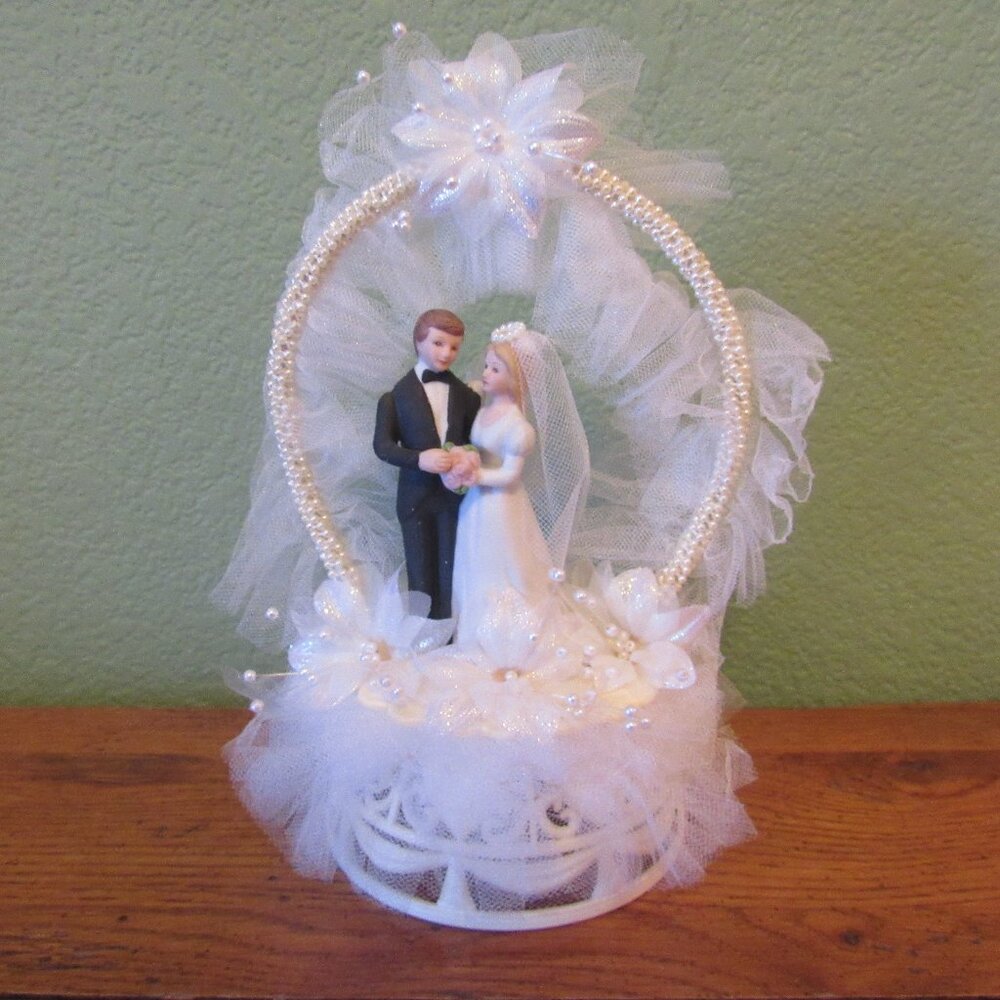 Rare Vintage Coast Novelty MFG CO Porcelain Bride Groom Wedding Cake Topper